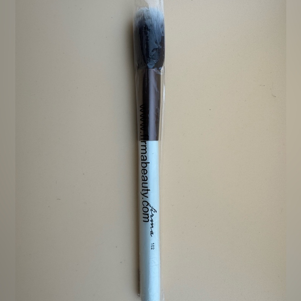 Make Up Bundle Eyeshadow Lip Treatment Brushes
Set of 6 - Picture 7 of 14